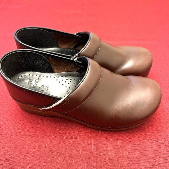 Women's Dansk Brown Leather Clogs Size 9 - Picture 3 of 11